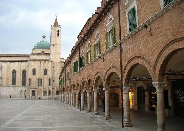 Dietro Piazza